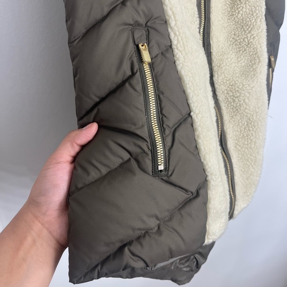 Athleta Responsible tundra goose down filled puffer vest olive green - Picture 8 of 11